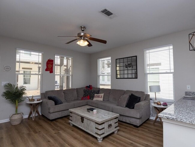 Photo - 516 Olive Branch Way