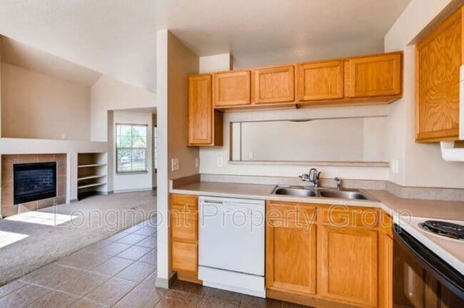 Photo - 805 Summer Hawk Dr