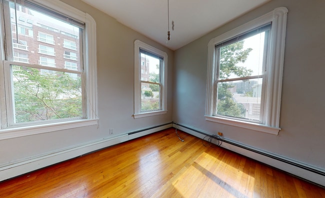 Building Photo - 562 Green St Unit 3 Rental