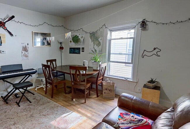 Building Photo - 141 Brook St Rental