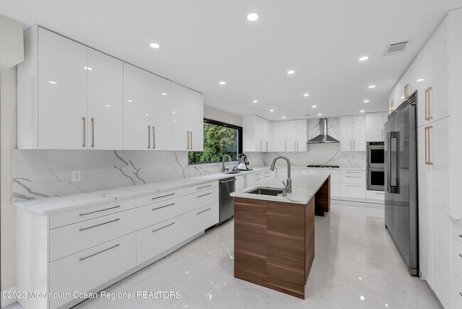 Photo - 265 Whalepond Rd