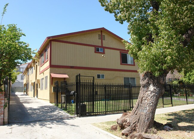 627 N Alexandria Ave