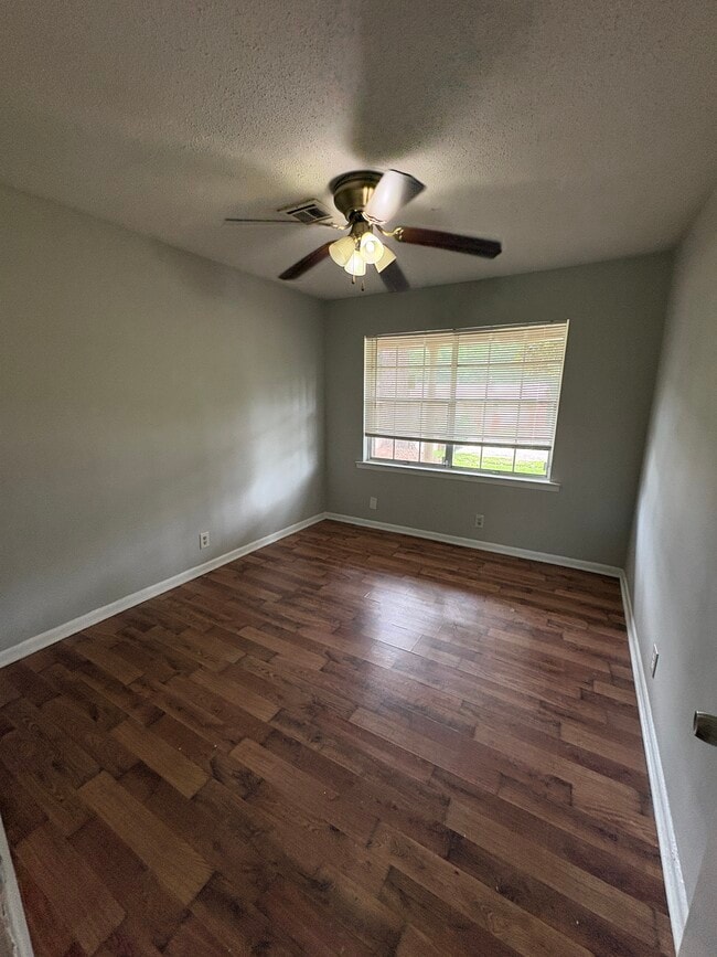 233 Dyas Dr