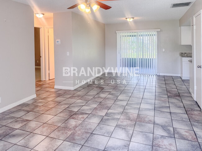 Photo - 805 Sprucewood Ln