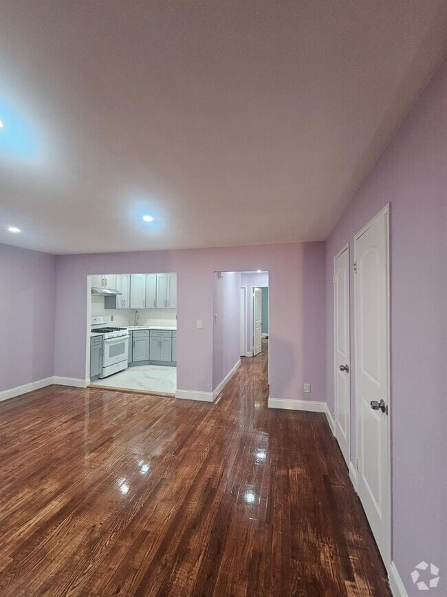 Building Photo - 918 E 107th St Rental