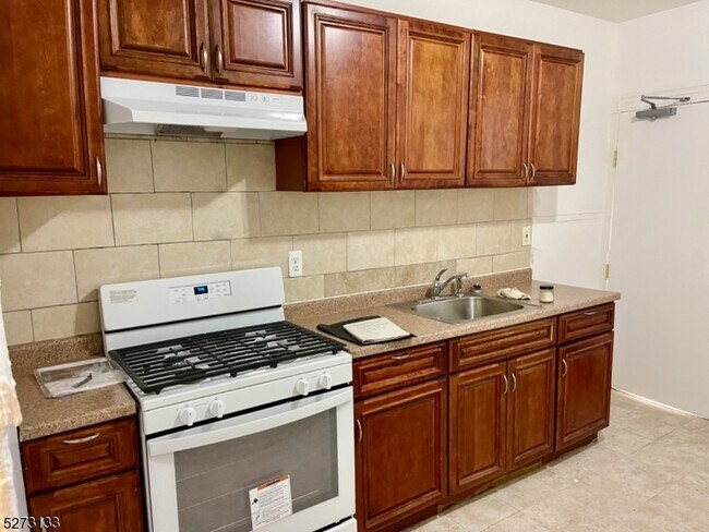 Photo - 185 Sussex Ave