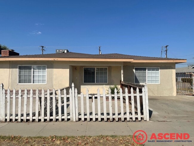 Building Photo - Charming 3 Bedroom in Delano! Rental