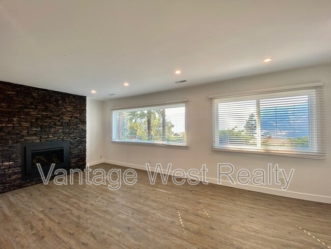 Photo - 105 Boppart Ct