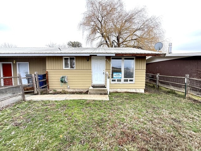 Building Photo - 1608-1610 N Brooklane St Unit 1608 N Brooklane St