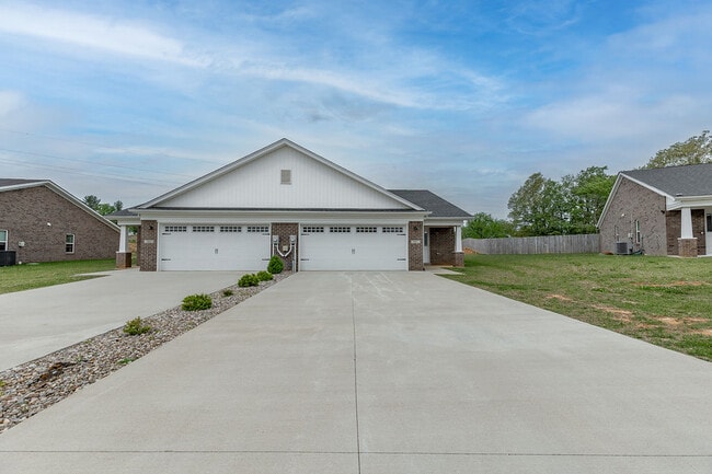 Photo - 307 Breckinridge Cir
