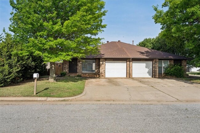 Building Photo - 3703 Southwind Ave