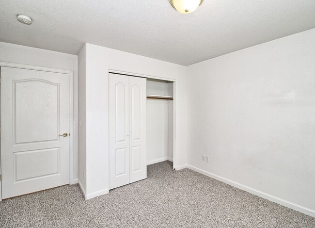 Photo - 598 Garnet Dr