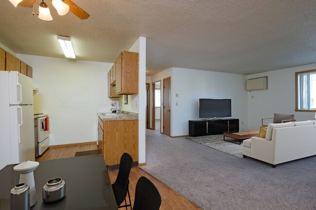 Fargo, ND Oak Court Apartments | Living