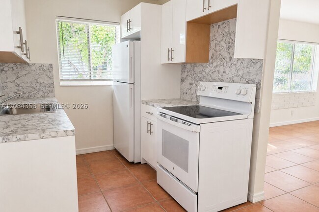 Photo - 304 SE 9th St Unit 8