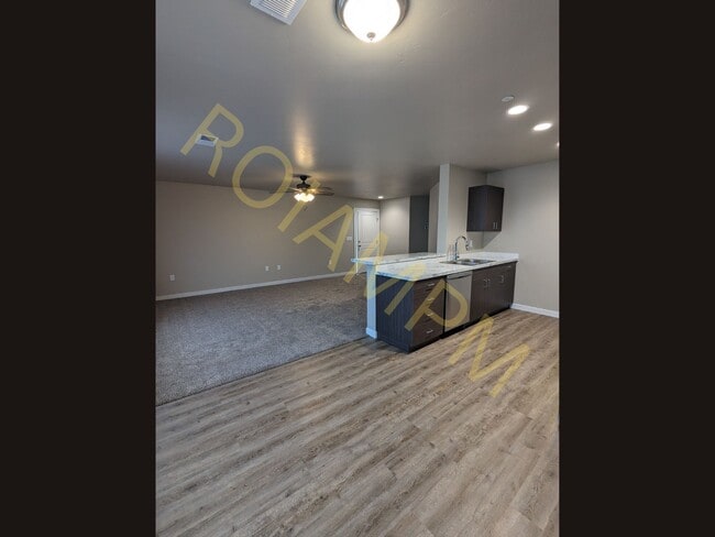Photo - 1215 S Eisenhower St