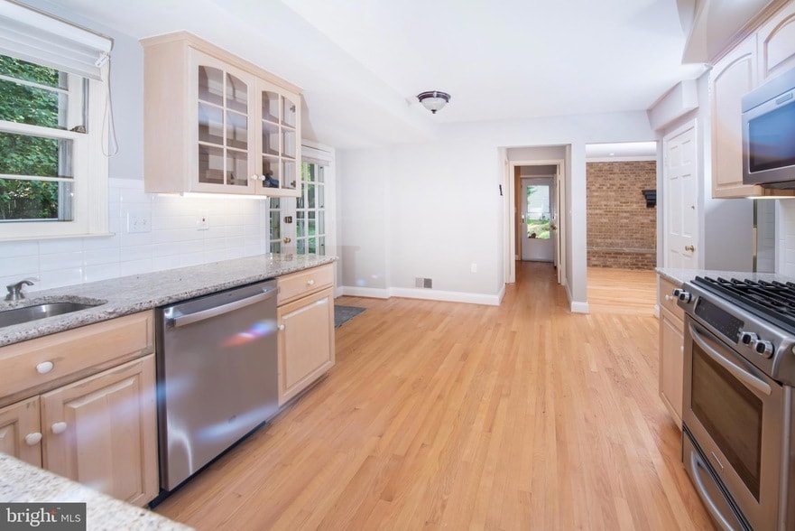 Photo - 16605 George Washington Dr House