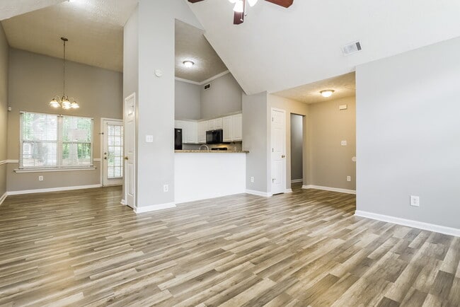 Photo - 130 Stoney Brook Way