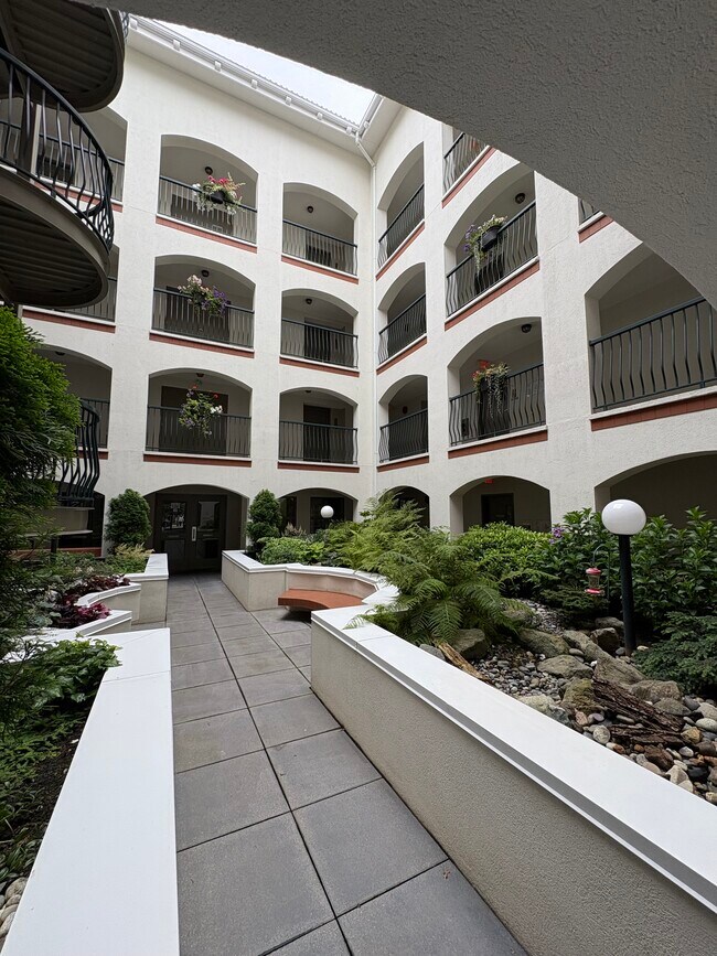 Photo - 3174 Gladwin Rd Unit 207