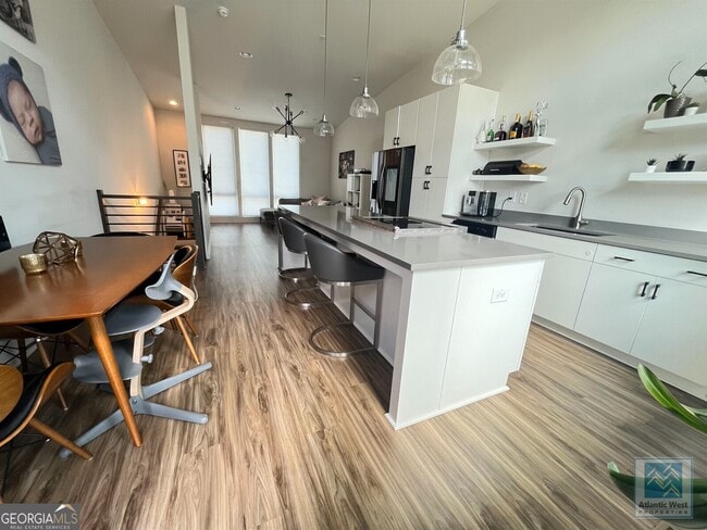 Photo - 440 Latta St NE