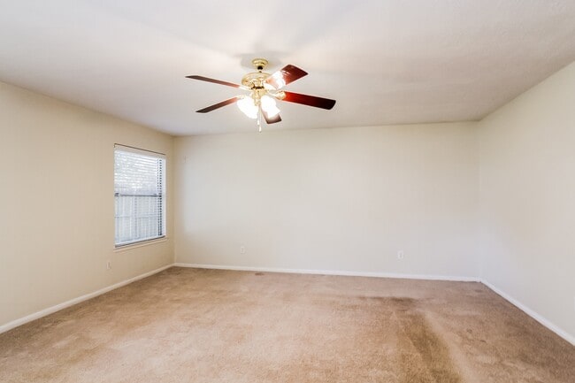 Photo - 2715 Fox View Cir