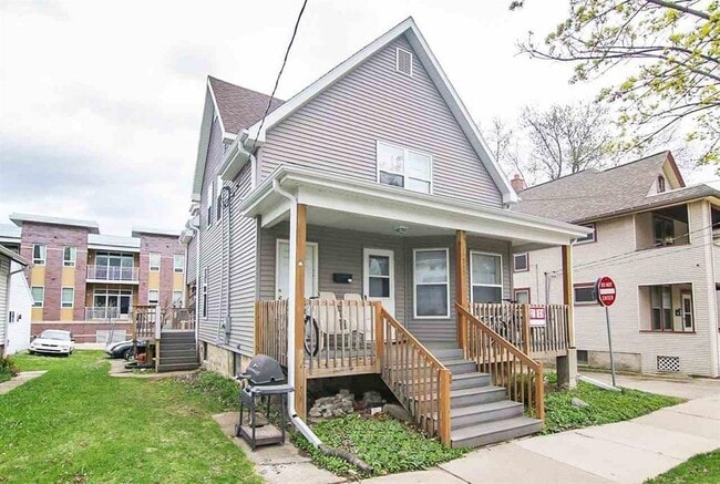 Building Photo - 513 S Brooks St