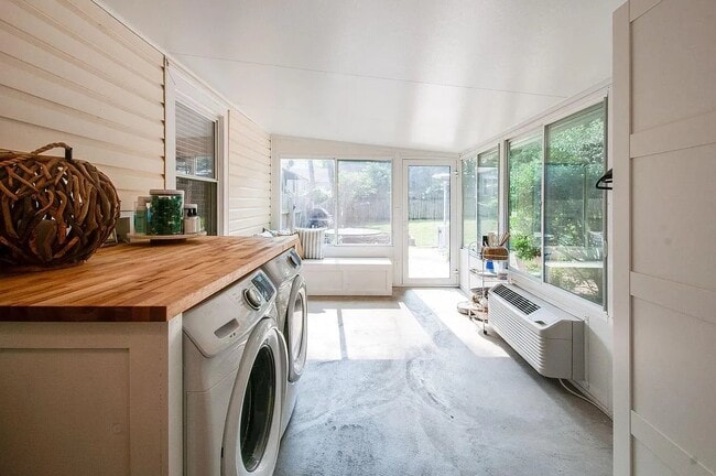 Photo - 64 Lutie St