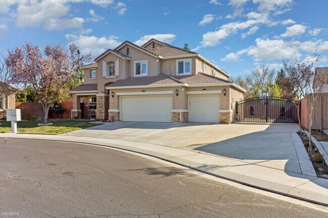 5 br, 3.5 bath House - 1824 Belmont Place