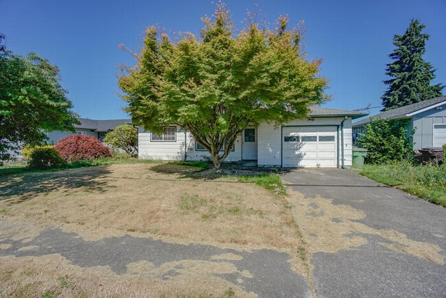 Building Photo - THREE BEDROOM RANCH IN WEST LONGVIEW
