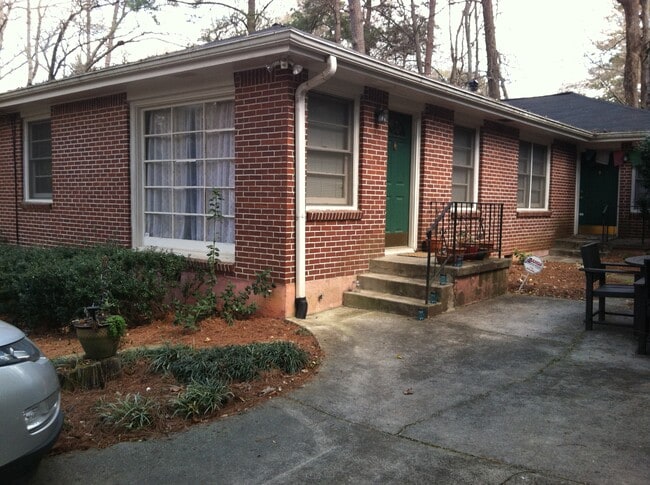 Photo - 1805 Piedmont Way NE