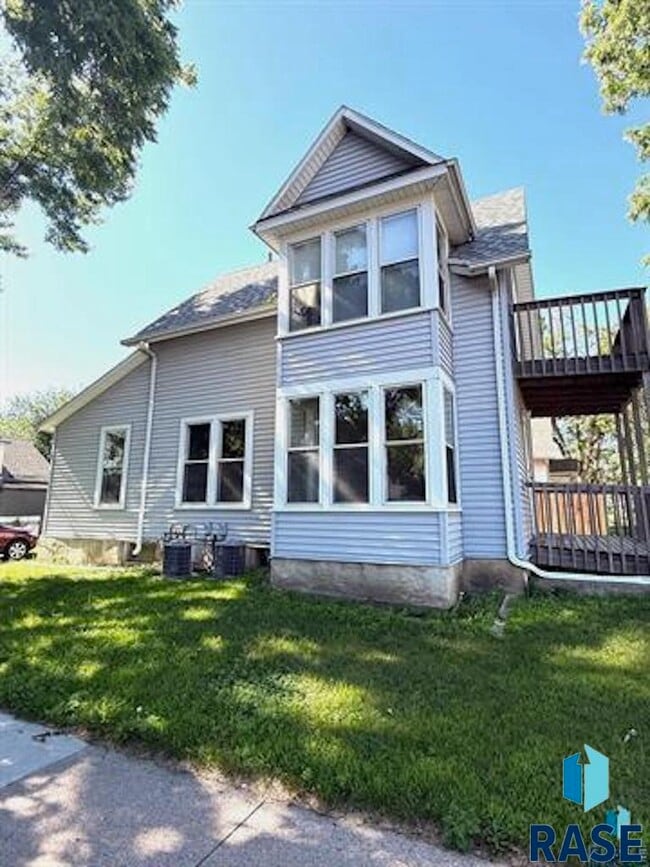 Photo - 425 S Prairie Ave