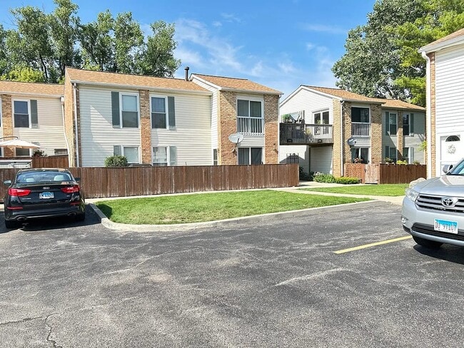 Building Photo - 1964 Kenilworth Cir Unit F