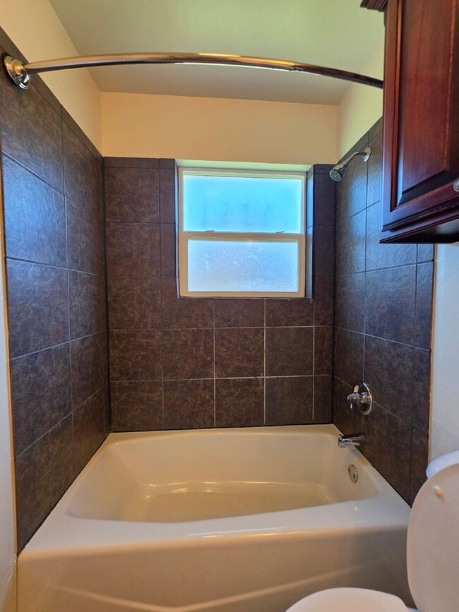 Photo - 3 bed, 2 bath home in Shawnee!