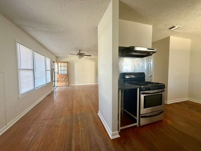 Photo - Charming rental home in Southeast San Antonio!