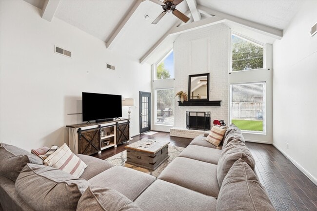 Photo - 302 Houghton Rd