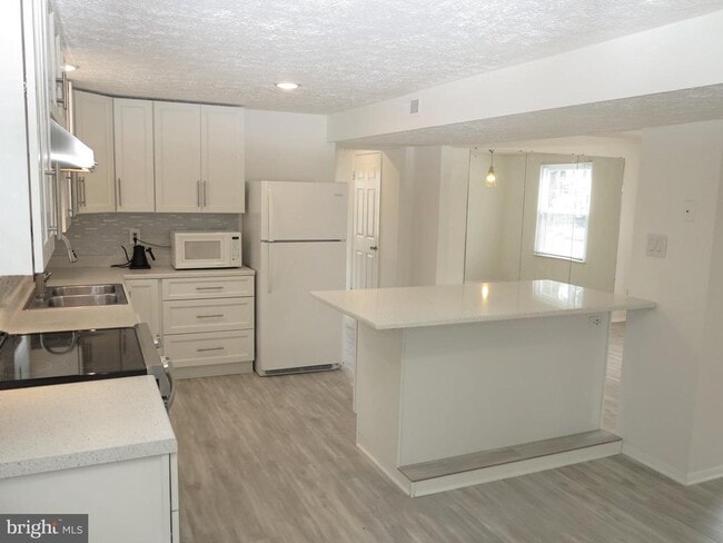 8406 Woodford Ct