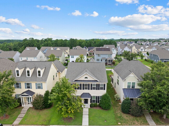 Photo - 1004 Crinoline Ln