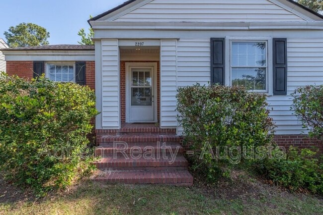 Building Photo - 2207 Montclair St