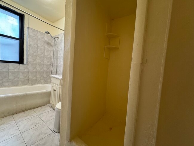 Photo - 377 Montgomery St Unidad B14