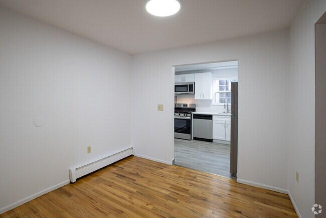 1BR, 1BA - 786SF - Dining Room