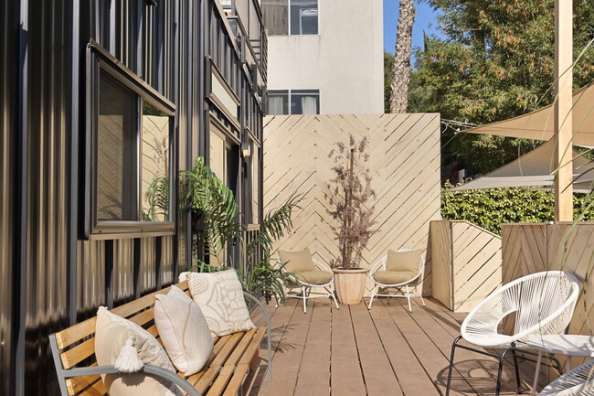 Building Photo - 1570 Myra Ave Unit 1570.5 Rental