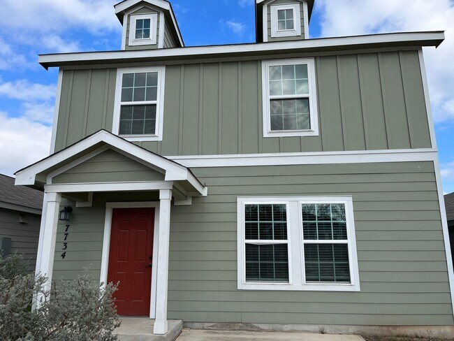 Building Photo - Cozy and conveniently located home ready f...