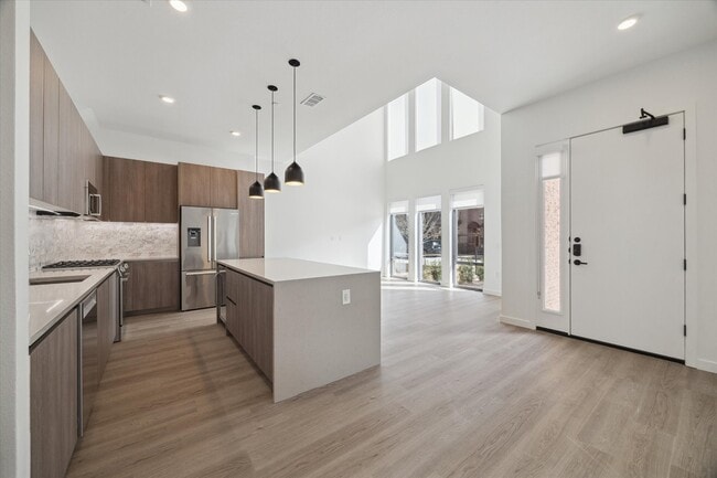 Building Photo - 1 Riva Row Unit 167