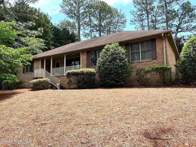 Building Photo - 100 Bridle Path Cir