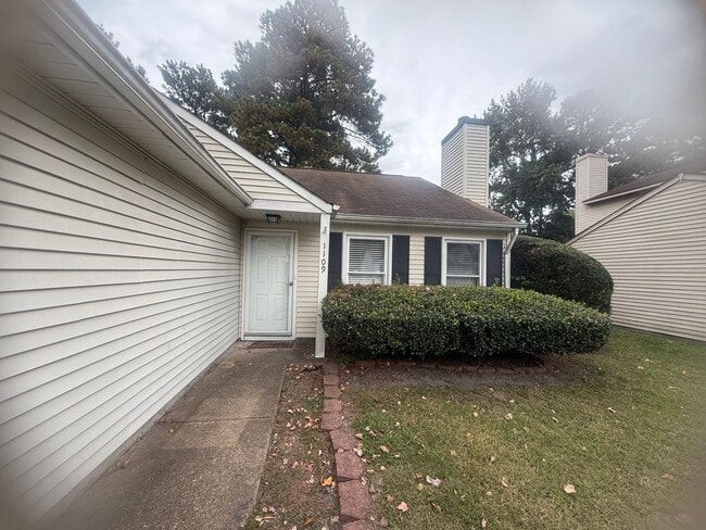 Photo - ASHLEY WOODS