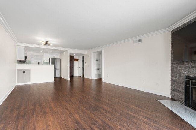 Building Photo - 2 Bedroom, 2 Bathroom Condo for Rent -MOVE...