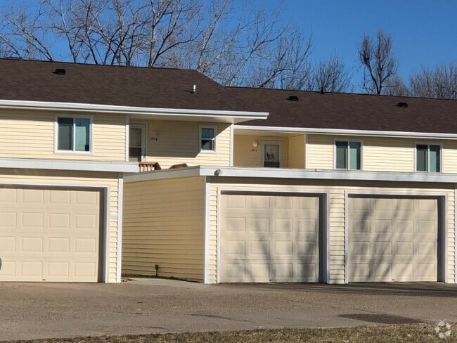 Building Photo - 1704 NW Pine Rd Rental
