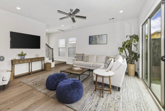 Photo - 1103 Fuschia Rd