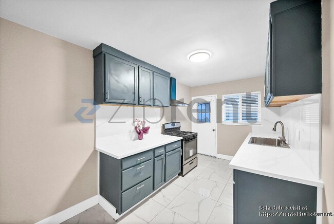 Photo - 1434 S Sycamore St