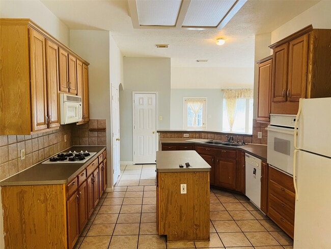 Photo - 310 Annes Way