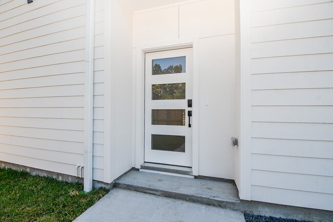 Photo - 4918 Brinkman St